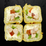 Горячий ролл с курицей и овощами 4 шт